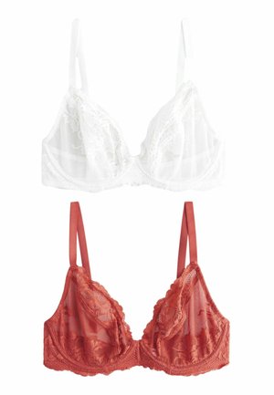 Dve modrčke: ena bela z čipkastimi detajli in prosojnimi skodelicami, druga rjavo-rdeča s cvetličnimi čipkastimi vzorci in nastavljivimi naramnicami.