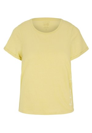 T-shirt en coton jaune clair à manches courtes avec encolure ronde et petit dessin floral blanc en lignes et texte près du bas à droite.