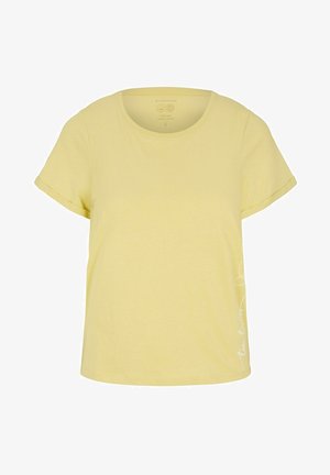 Lysegul kortærmet bomulds t-shirt med rund halsudskæring og lille hvid blomsterlinie-tegning og tekst nær nederste højre side.