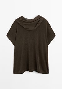 Ciemnobrązowy dzianinowy ponczo z kapturem, z krótkimi rękawami i luźnym, drapowanym krojem, wyeksponowane na białym tle.