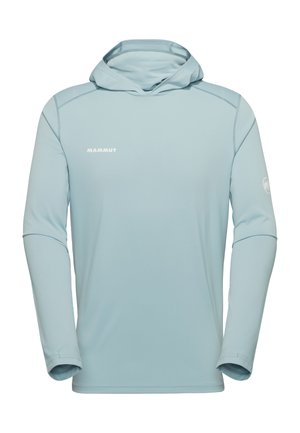 Chemise à capuche à manches longues de couleur bleu clair avec un petit logo "MAMMUT" sur la poitrine et un logo rond sur la manche gauche.