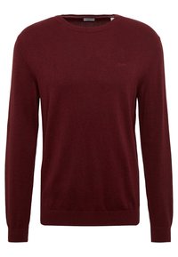 Burgunderfarbener Rundhalsausschnitt-Pullover aus weichem Strickstoff, mit langen Ärmeln und kleinem Logo auf der Brust. Einfaches Design und glatte Textur.