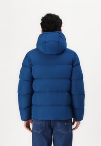 Tommy Hilfiger HOODED PUFFER  - Daunenjacke - deep indigo