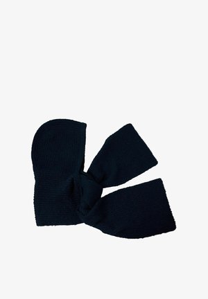 Strikket mørkeblå halstørklæde med tekstureret finish, der har en knude bundet i midten og to forlængede ender for varme og dækning.