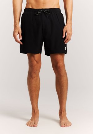 Shorts de bain noirs en tissu léger, dotés d'une ceinture élastique avec cordon de serrage et de poches latérales pour le rangement.