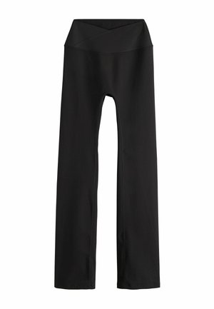 Zwarte wijde broek met een hoge, gevouwen tailleband, weergegeven tegen een effen witte achtergrond.