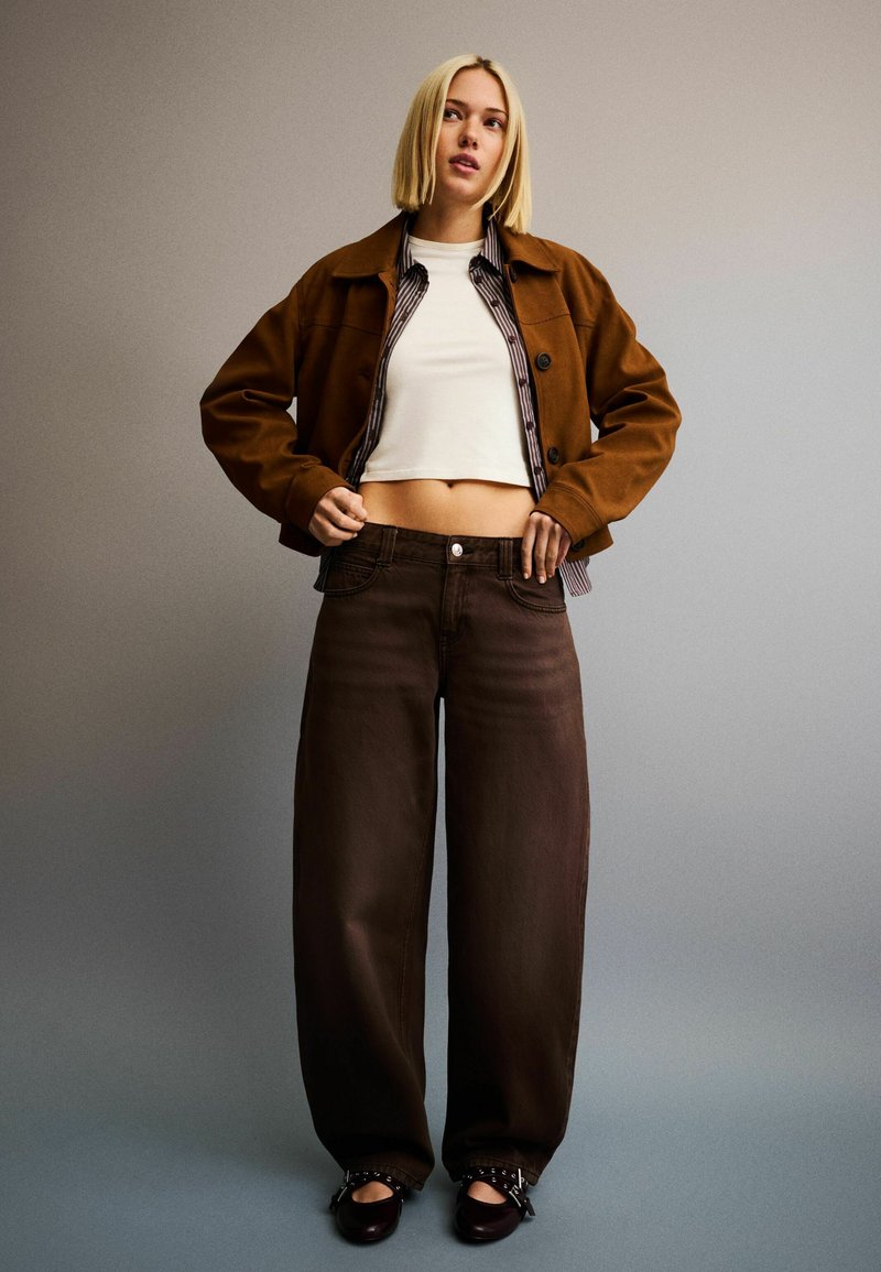 Bershka - BALLOON FIT  - Jeans baggy - brown, Ingrandire