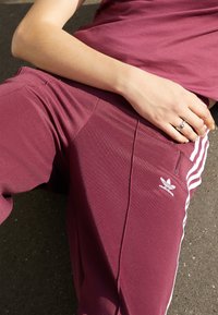 adidas Originals Träningsbyxor - bordeaux