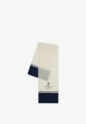 Sciarpa rettangolare bianca con bordi blu navy e un piccolo logo ricamato vicino a un'estremità.
