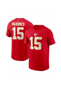 Rød bomulds T-shirt med "MAHOMES" i hvid med guld accenter på ryggen, og nummeret "15" både foran og bagpå, med et logo på fronten.