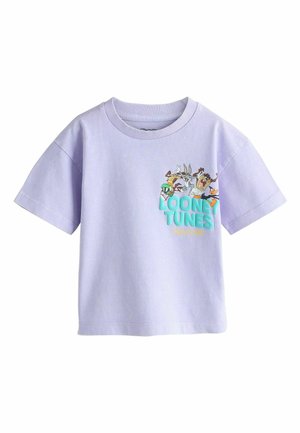 Svetlofialová krátky rukáv košeľa s malými postavičkami Looney Tunes a tyrkysovým nápisom „Looney Tunes“ na hrudi.