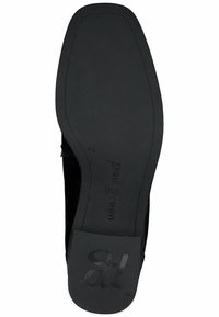 Suola di scarpa nera in gomma con motivo testurizzato, caratterizzata da un marchio stampato "Paul Green" e la notazione della taglia "4½" sul tallone.