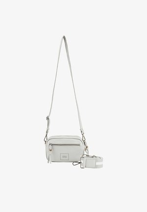 Witte leren crossbody tas met een verstelbare band, ritscompartimenten en een gestructureerde band met grijze patronen.