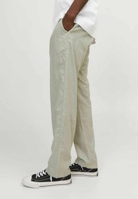 Jack & Jones JPSTKANE SUMMER JOGGER  - Pantalones - wrought iron