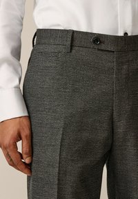 Next TAILORED TRIMMED TEXTURE  REGULAR FIT - Oblekové kalhoty - brown