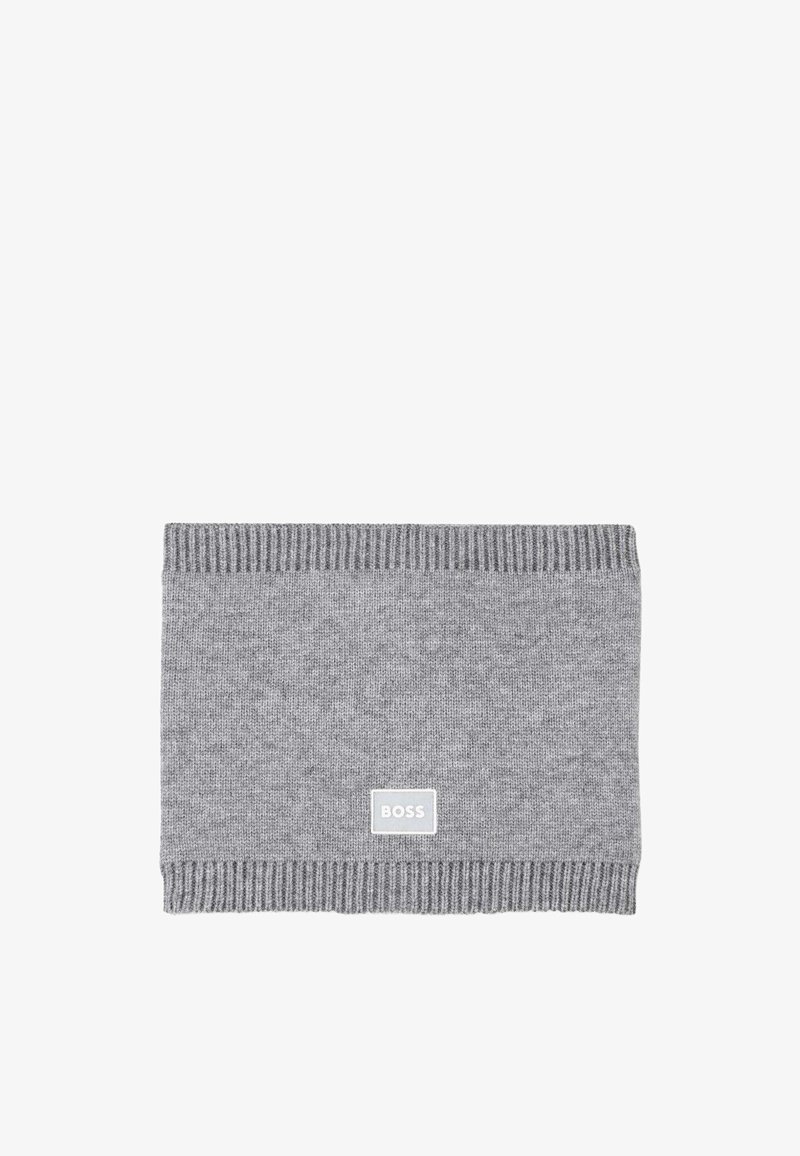Collo grigiocnitted con bordi a costine e una piccola etichetta rettangolare con il logo "BOSS" sul davanti. Tessuto morbido in tutta la sua lunghezza.