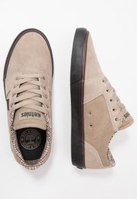 Etnies BARGE - Sapatilhas de skate - tan/black