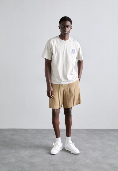 sandro SURF SUN TEE - Print T-shirt - vintage white