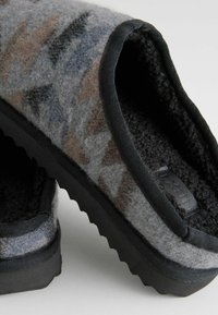 Next REGULAR FIT PATTERNED - Hjemmesko - grey