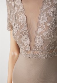 Pieces PCSICCA - Body - fossil