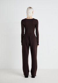 Gina Tricot BASIC STRAIGHT - Tepláky - dark brown