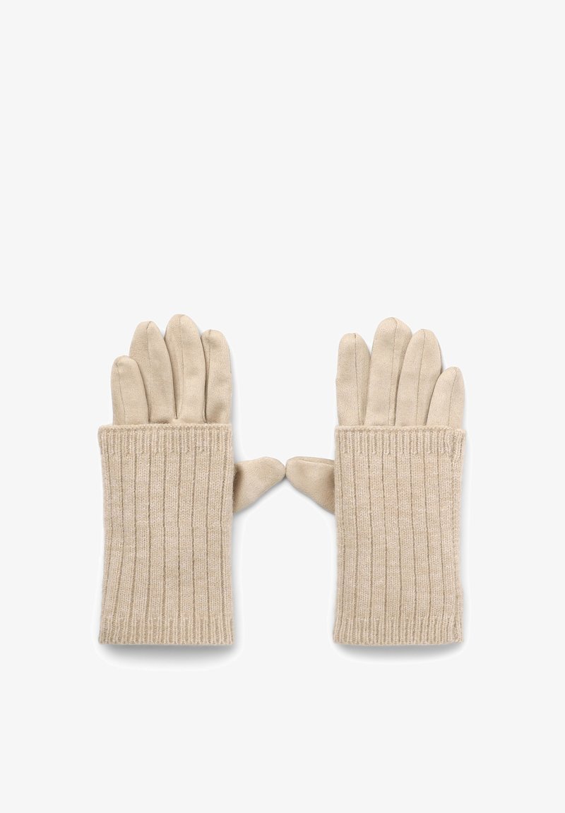Gants en tricot beige avec des poignets côtelés, présentant une texture lisse et une couverture des doigts, conçus pour la chaleur et le confort par temps froid.