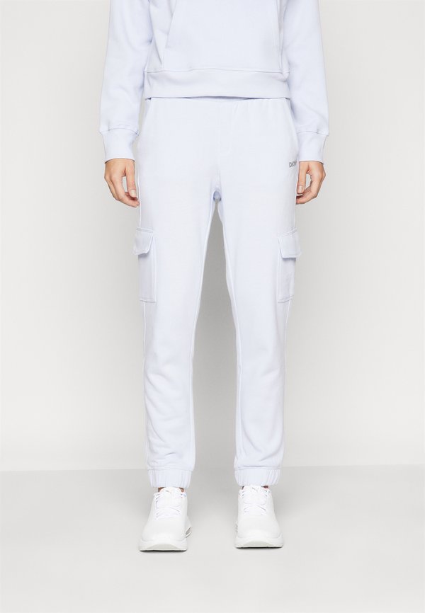 MINI STUD LOGO SLIM FIT CARGO JOGGER WITH POCKETS - Tracksuit bottoms - rain