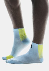 On - PERFORMANCE RUN MID - Socks - wash   lime Thumbnail Image 1