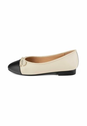 Ballerine in pelle beige con punta rotonda nera e piccolo fiocco decorativo. Tacco basso nero e superficie liscia nel materiale superiore.