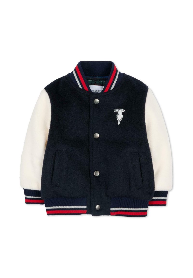 Giacca varsity di lana blu navy con maniche crema, polsini a coste a righe, bottoni a pressione, tasche laterali e un logo circolare sul petto.