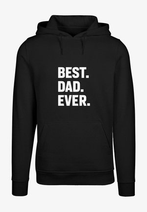 Felpa nera con tasca frontale, caratterizzata da un audace testo bianco: "MIGLIOR. PAPÀ. DI SEMPRE." Progettata con cappuccio regolabile con coulisse e polsini a costine.