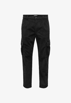 Czarne spodnie cargo z korduroyu o regularnym kroju, z bocznymi kieszeniami, pętelkami na pasek i zapięciem na guziki. Teksturowany materiał dodaje zainteresowania.