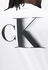Thumbnail Image 7