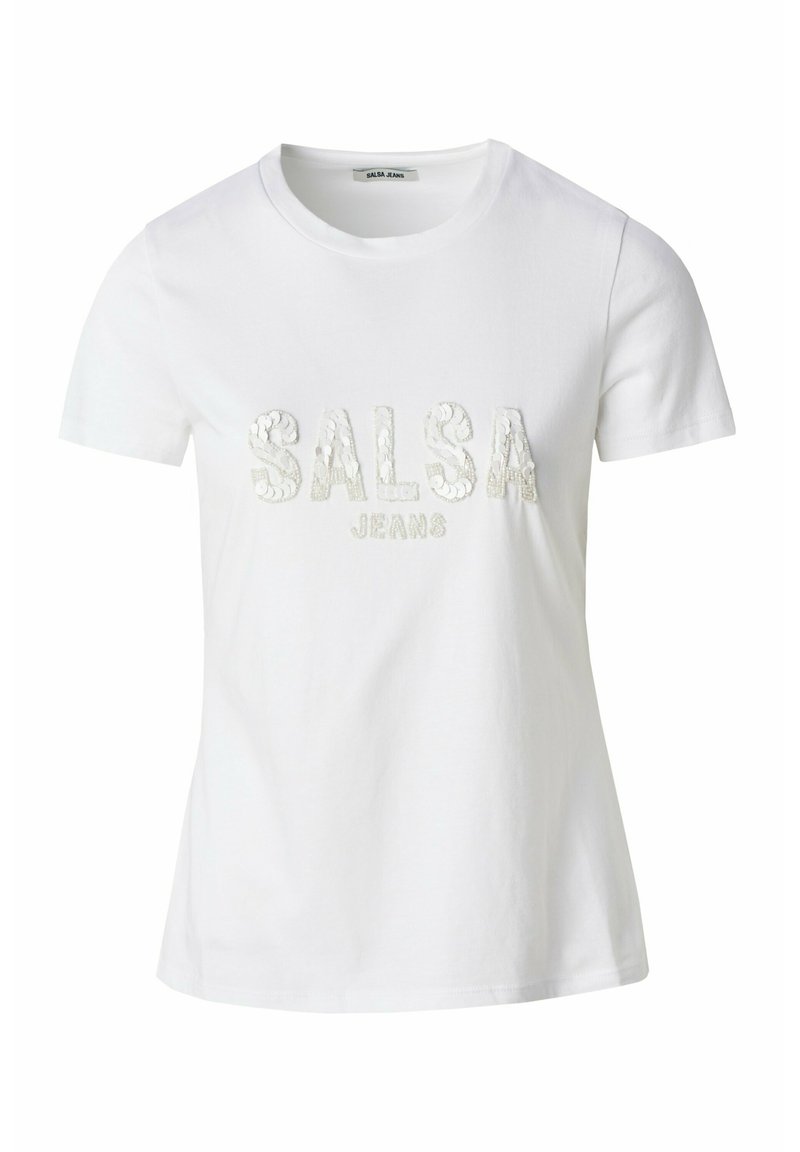 Camiseta blanca de algodón con letras de "SALSA JEANS" texturizadas en lentejuelas plateadas. Mangas cortas y un diseño clásico de cuello redondo.