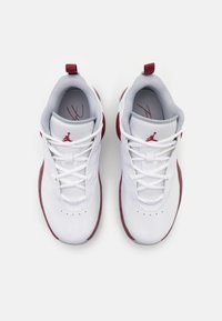 Jordan JORDAN STAY LOYAL 3 UNISEX - Obuća za košarku - white/team red/wolf grey
