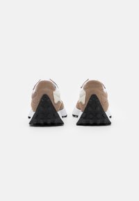 New Balance MS327 UNISEX - Sportbačiai - mushroom