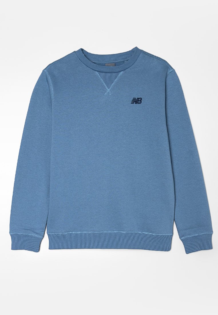 Blauwe sweatshirt van katoen met lange mouwen, geribbelde manchetten en tailleband, met een klein zwart logo op de borst. Eenvoudig ontwerp.