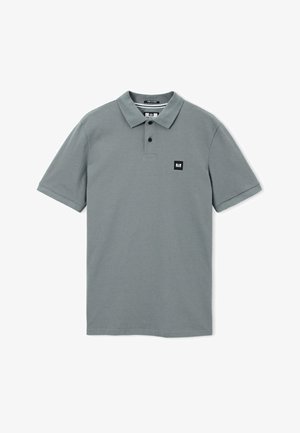 Hall, lühikeste varrukatega polo särk, millel on krae, kaks nööpi ja vasakul rinnal väike must ruudukujuline logo silt.