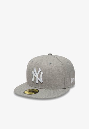 Grey fitted baseball cap with white embroidered New York Yankees logo and a gold size sticker on the brim.
