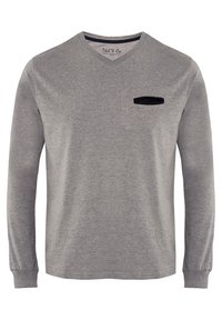Grijze lange mouw V-hals shirt gemaakt van zachte stof met een borstzak in donkerblauw. Kenmerkt zich door geribbelde manchetten en een rechte zoom.