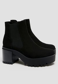 PULL&BEAR Botki na obcasie