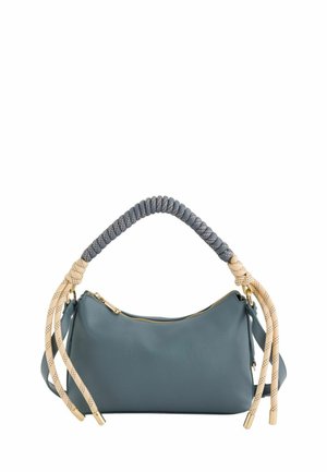 Blaue Lederhandtasche mit geflochtenem grauem und beigem Seilgriff und goldenem Reißverschluss, vor weißem Hintergrund gezeigt.