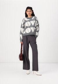 Vero Moda VMLOVE O NECK PULLOVER - Maglione - medium grey melange/birch solid