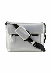 Sac messager argenté fabriqué en matériau lisse et réfléchissant. Doté d'une bandoulière noire ajustable, de plusieurs poches zippées et d'un logo en relief.