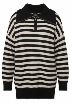 Černý a krémový pruhovaný svetr se zipem u krku, ribbovaným límcem a dlouhými rukávy. Měkká textura, volný střih a výrazné horizontální pruhy.