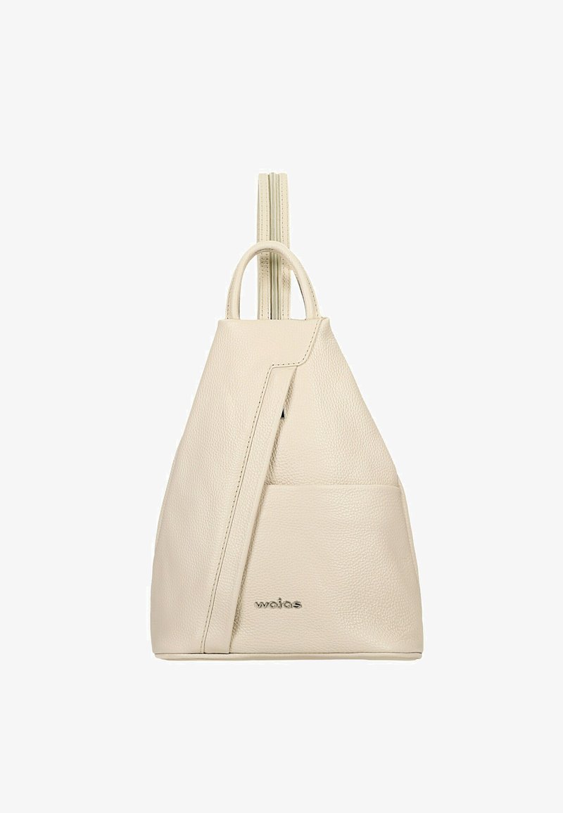 Beige leren rugzak met een driehoekige vorm, voorzien van een voorkantvak en een ritsluiting aan de bovenkant. Textuur oppervlak met subtiele stiksels accenten.