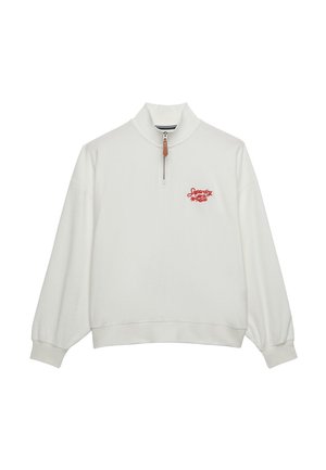 Sudadera blanca con cremallera hasta un cuarto, manga larga, puños y dobladillo acanalados, y pequeño logo rojo "Superdry" en el pecho izquierdo.