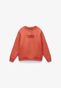 Unselected, red sauce