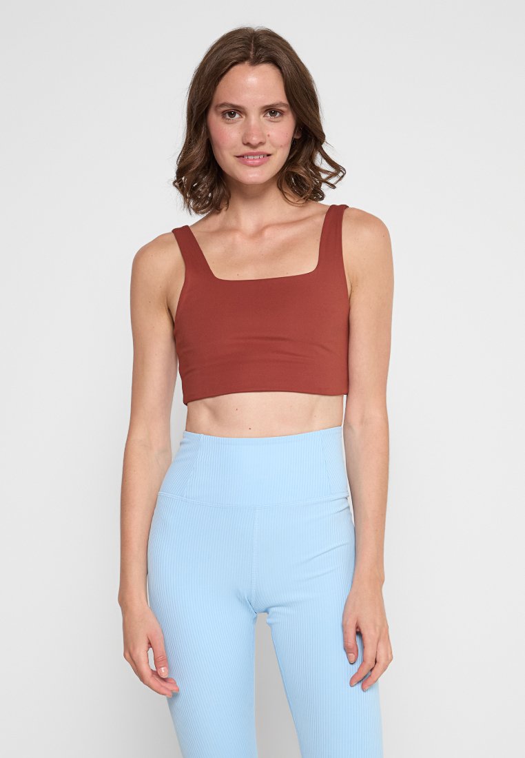 Girlfriend Collective Sport-bh met medium support bruin Girlfriend Collective Sport-bh met medium support bruin