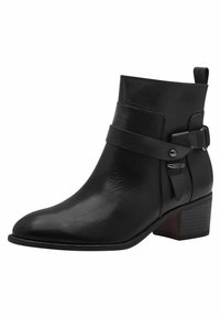 Botas de cuero negra hasta el tobillo con punta afilada, que presentan una correa lateral y un detalle de hebilla, un acabado texturizado y un tacón bajo en bloque.